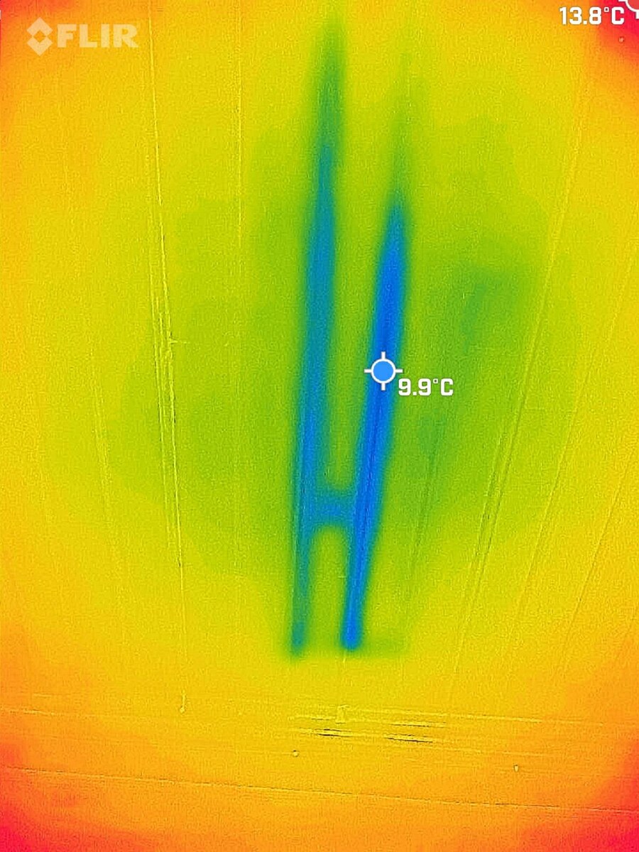 Image thermique FLIR révélant une humidité cachée